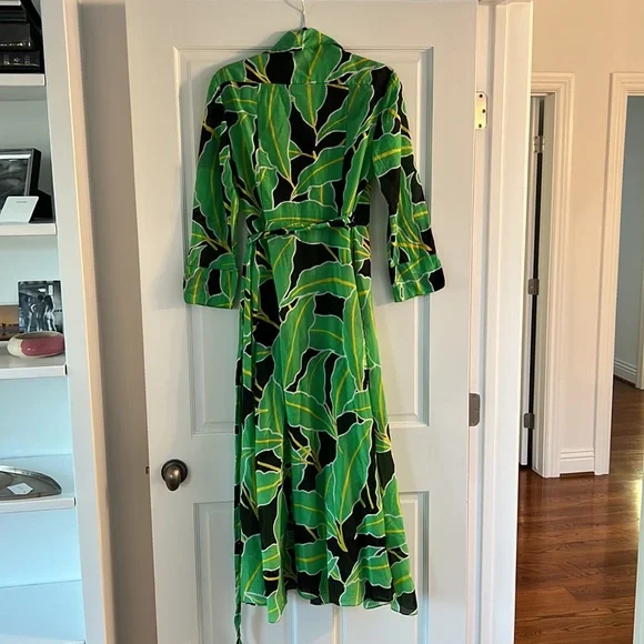 DVF wrap dress coverup. Size M - Picture 5 of 8